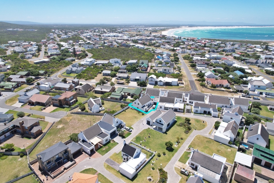 To Let 4 Bedroom Property for Rent in Struisbaai Western Cape